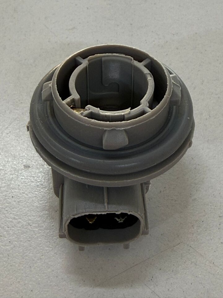 Hyundai Kia Sis Far Duyu P21W (OEM: 92215-4L600)